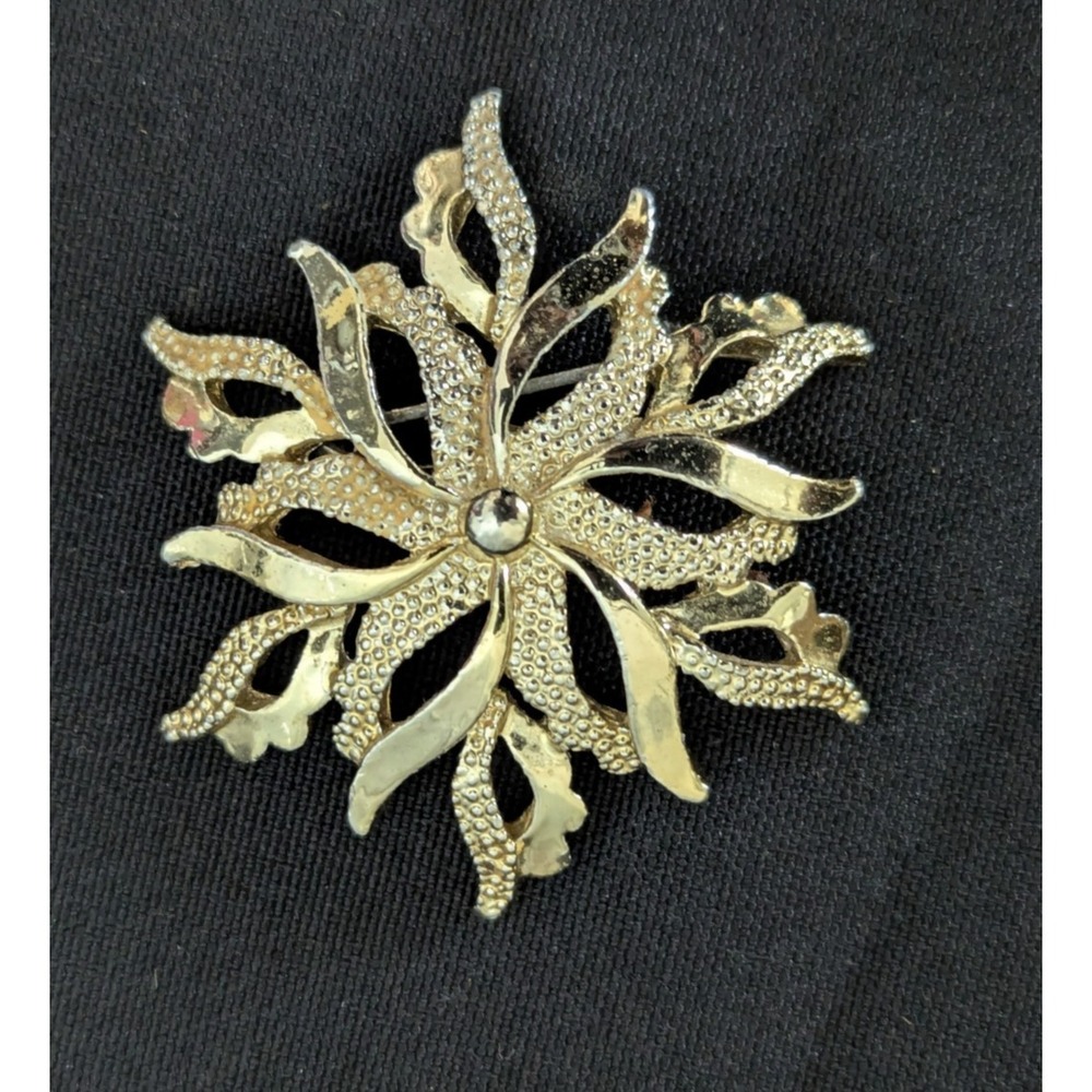 2" gold tone flower poinsettia vintage brooch pin retro stylish fancy beautiful